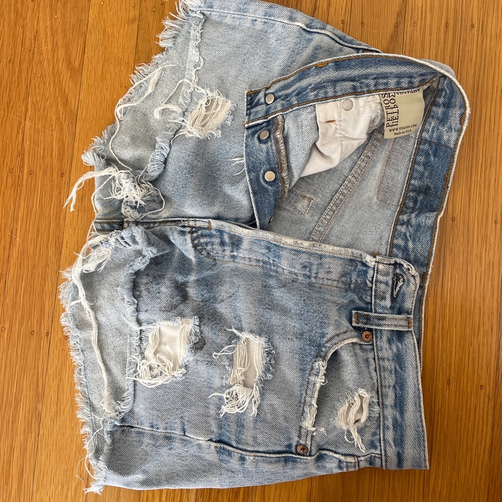 Vintage Levi’s distressed cutoff blue short shorts